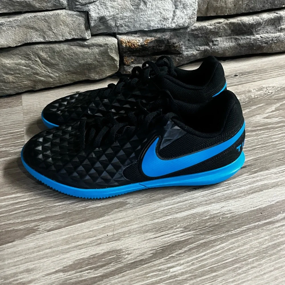Nike shoes/6Y